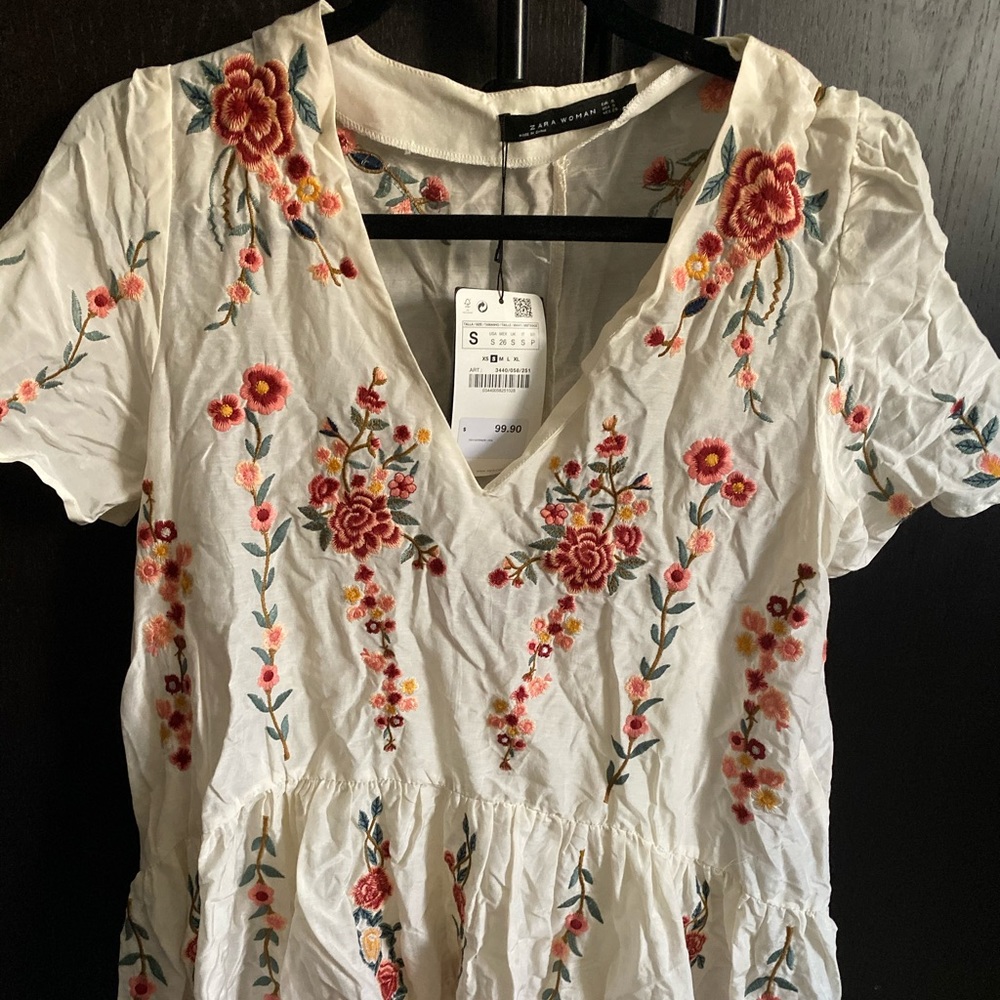 Women’s Zara dress with flowers #coachellavibes